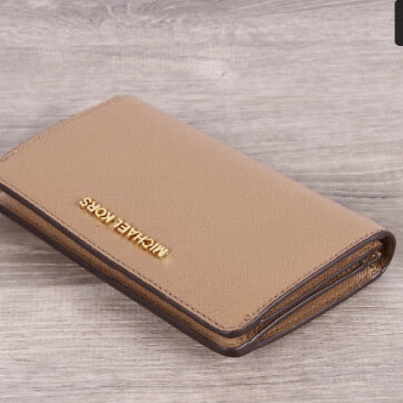 Sale ❗️Michael Kors wallet - Picture 4 of 8